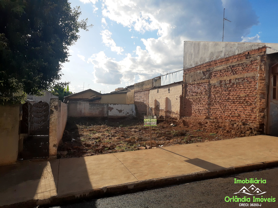 Venda Terreno Grande No Centro Com Benfeitorias Orlândia-SP
